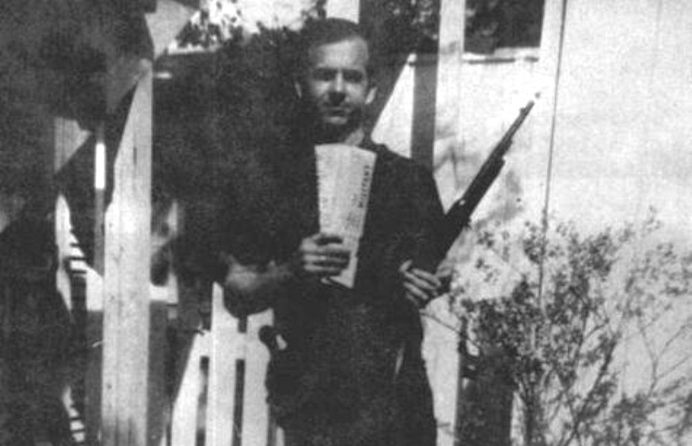 13.11.20.Lee Harvey Oswald - gun