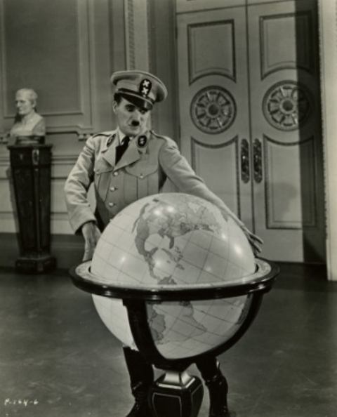 Chaplin_Hitler - wereldbol