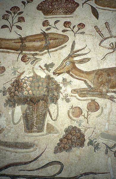 Details van Grieks en Romeins aardewerk uit de 4e/5e eeuw v.Chr., waarop het slachten van dieren en het bereiden van vlees te zien is.
