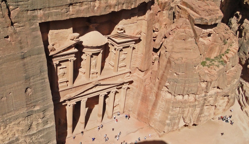 De eeuwenoude stad Petra in het huidige Jordanië. Burckhardt was de eerste Europeaan in eeuwen die de straten van de uit zandsteen gehakte stad Petra betrad.