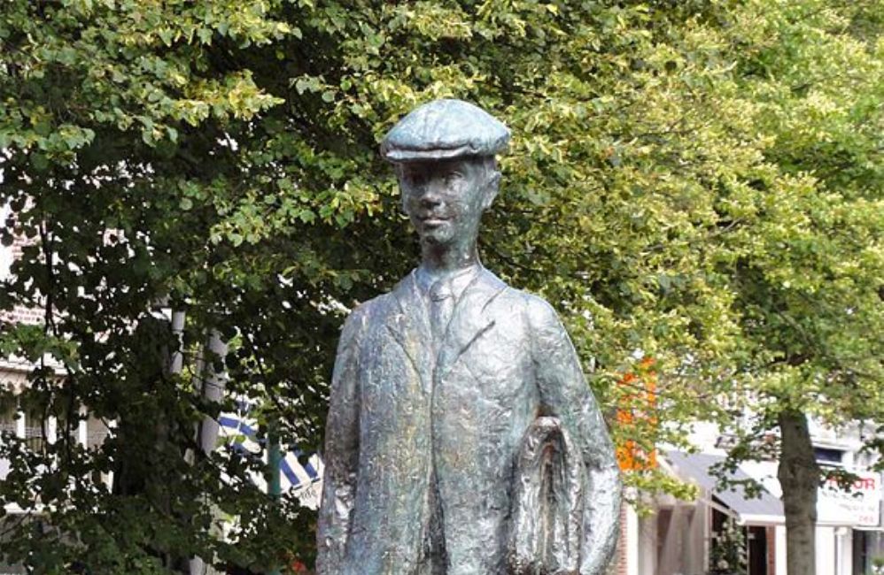 Foto: standbeeld van Anton Wachter in Harlingen